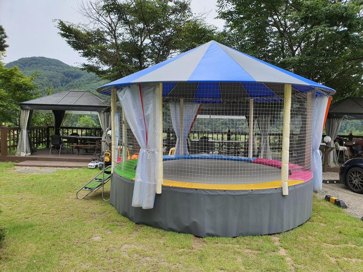 Forest Of Color Pension Hongcheon Bagian luar foto