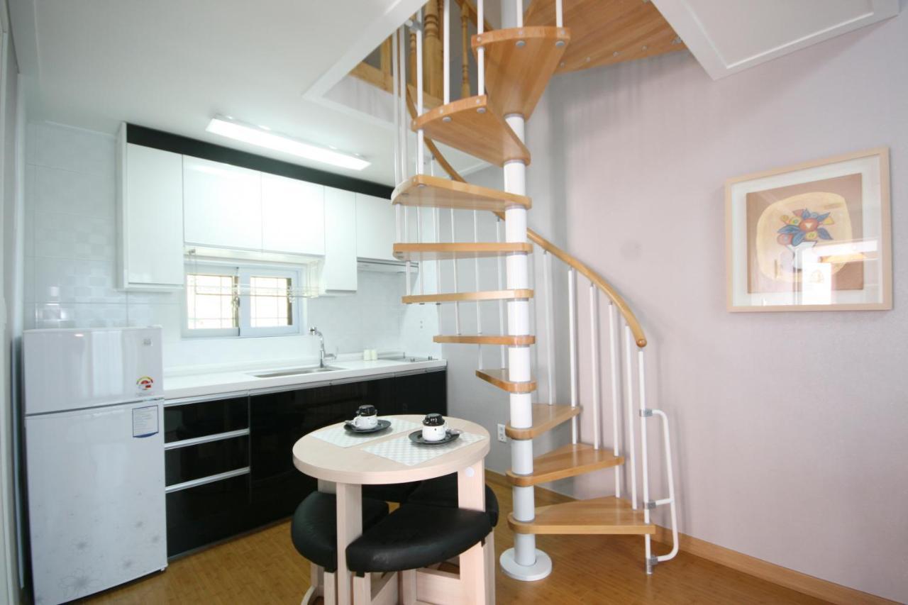 Forest Of Color Pension Hongcheon Bagian luar foto