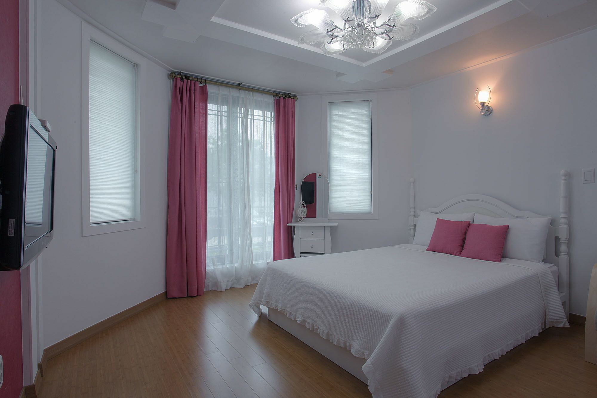 Forest Of Color Pension Hongcheon Bagian luar foto