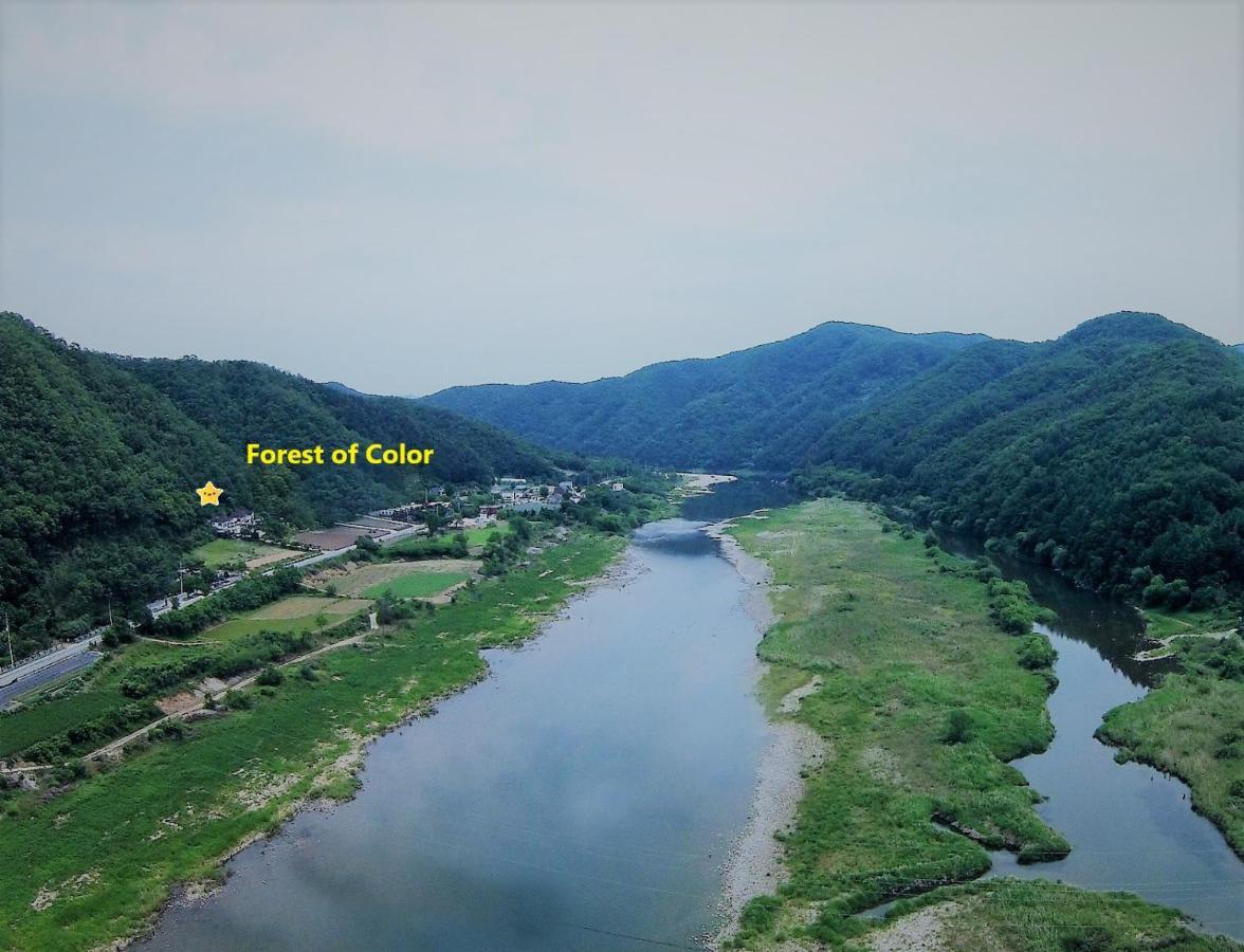 Forest Of Color Pension Hongcheon Bagian luar foto