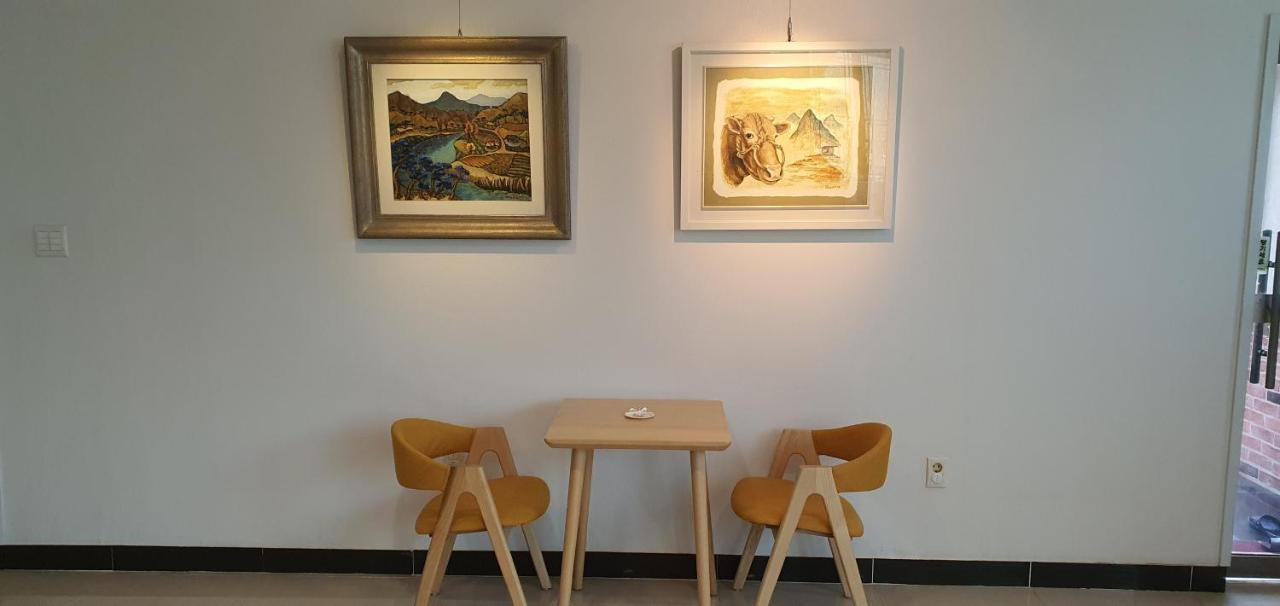 Forest Of Color Pension Hongcheon Bagian luar foto