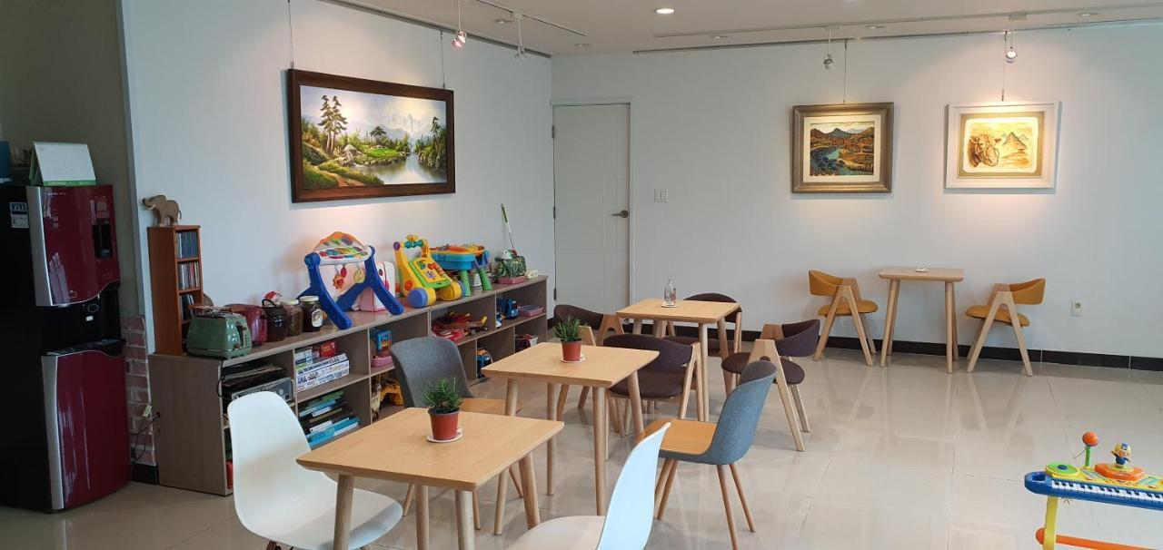 Forest Of Color Pension Hongcheon Bagian luar foto